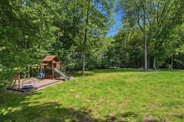 5 Stanford Dr, Westwood, MA 02090