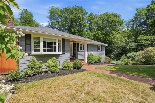 5 Stanford Dr, Westwood, MA 02090
