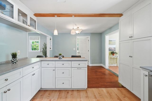 5 Stanford Dr, Westwood, MA 02090