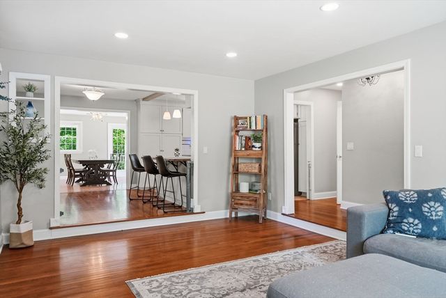 5 Stanford Dr, Westwood, MA 02090