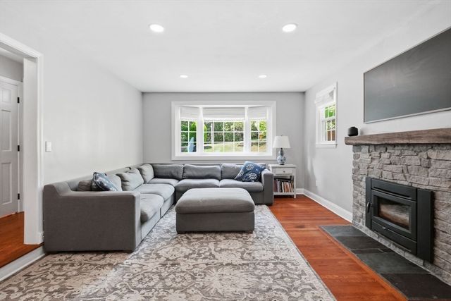 5 Stanford Dr, Westwood, MA 02090