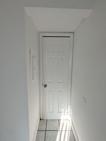 5702 NW 22nd Court 28-b, Lauderhill, FL 33313