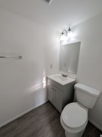 5702 NW 22nd Court 28-b, Lauderhill, FL 33313