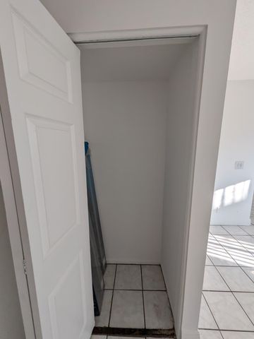 5702 NW 22nd Court 28-b, Lauderhill, FL 33313