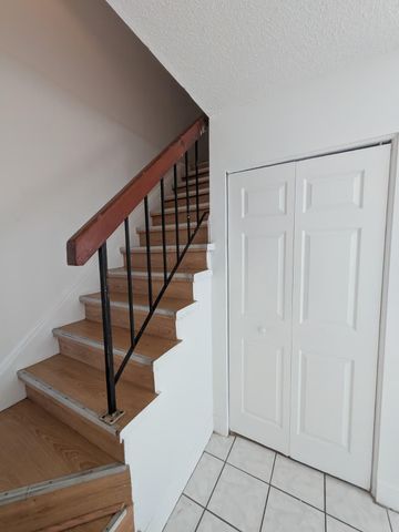 5702 NW 22nd Court 28-b, Lauderhill, FL 33313