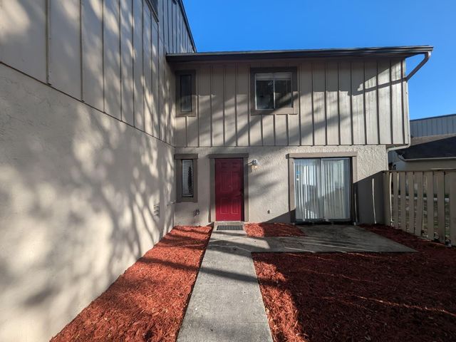 5702 NW 22nd Court 28-b, Lauderhill, FL 33313