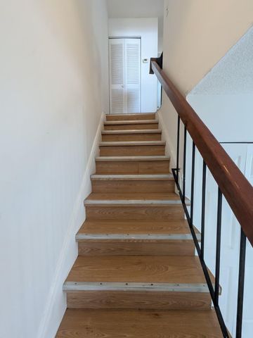 5702 NW 22nd Court 28-b, Lauderhill, FL 33313