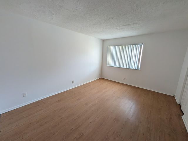 5702 NW 22nd Court 28-b, Lauderhill, FL 33313