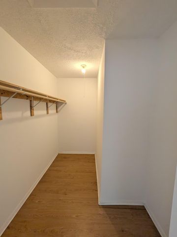 5702 NW 22nd Court 28-b, Lauderhill, FL 33313