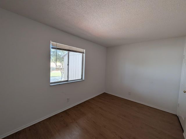 5702 NW 22nd Court 28-b, Lauderhill, FL 33313