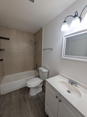 5702 NW 22nd Court 28-b, Lauderhill, FL 33313