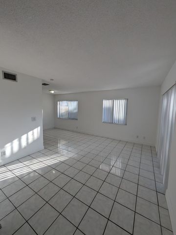 5702 NW 22nd Court 28-b, Lauderhill, FL 33313