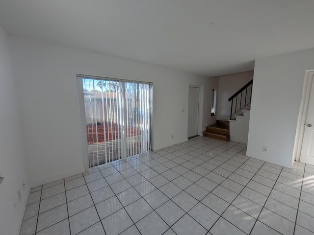 5702 NW 22nd Court 28-b, Lauderhill, FL 33313