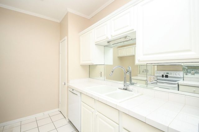 9800 Pagewood Lane 2108, Houston, TX 77042