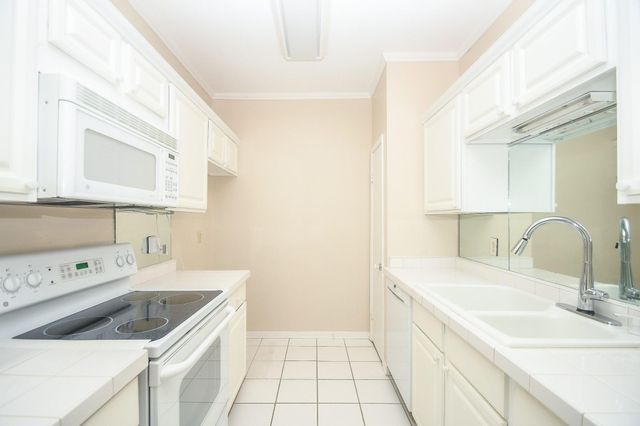 9800 Pagewood Lane 2108, Houston, TX 77042
