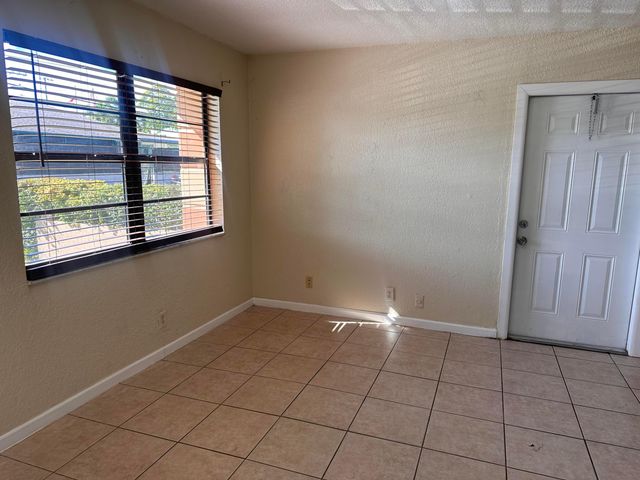 50 NW 8th Avenue 1, Dania Beach, FL 33004