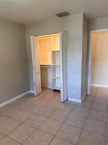 50 NW 8th Avenue 1, Dania Beach, FL 33004