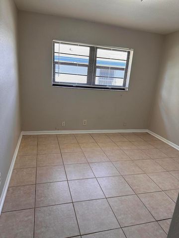 50 NW 8th Avenue 1, Dania Beach, FL 33004