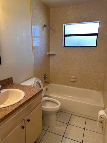 50 NW 8th Avenue 1, Dania Beach, FL 33004