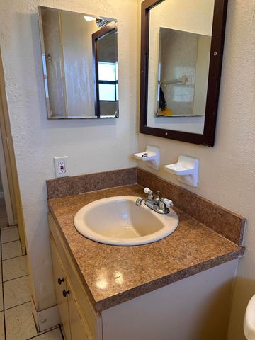 50 NW 8th Avenue 1, Dania Beach, FL 33004