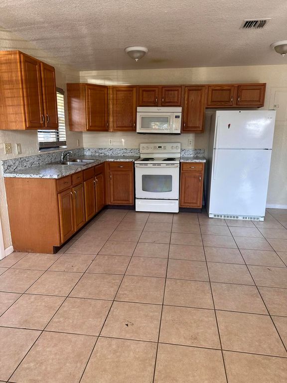 50 NW 8th Avenue 1, Dania Beach, FL 33004