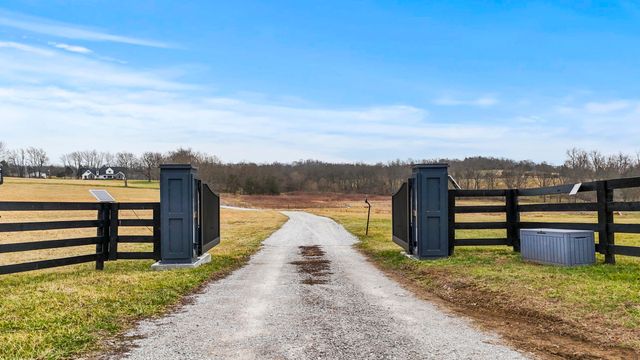 1346 Mundys Landing Road, Versailles, KY 40383