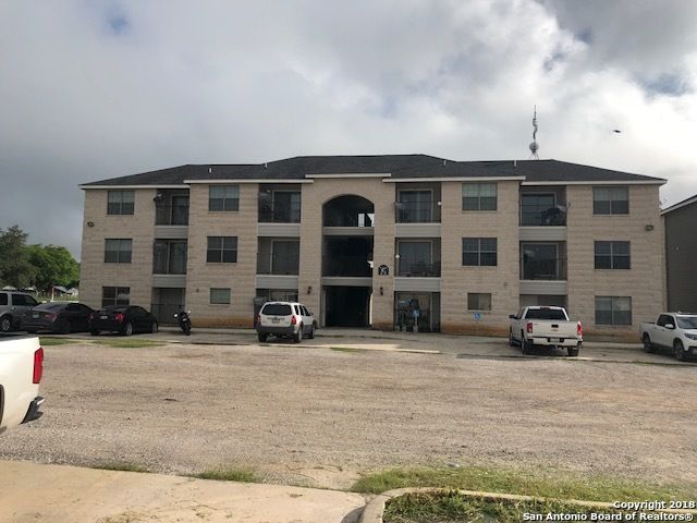 112 Lone Oak Dr Apt 204D, Floresville, TX 78114