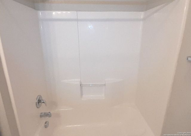 112 Lone Oak Dr Apt 204D, Floresville, TX 78114