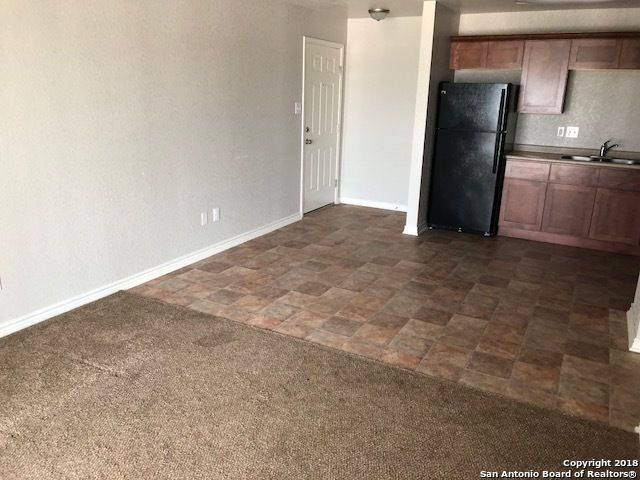 112 Lone Oak Dr Apt 204D, Floresville, TX 78114