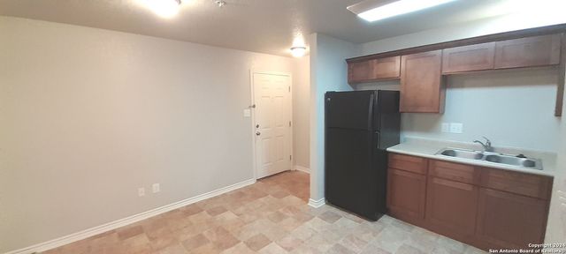 112 Lone Oak Dr Apt 204D, Floresville, TX 78114