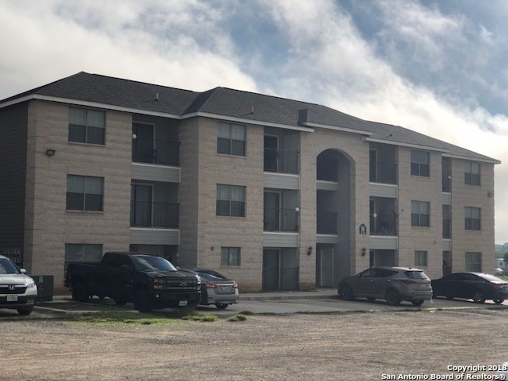 112 Lone Oak Dr Apt 204D, Floresville, TX 78114