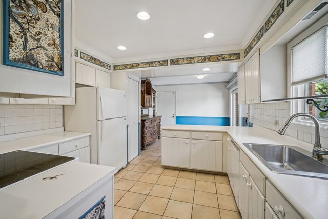1466 Concorde Circle, Highland Park, IL 60035