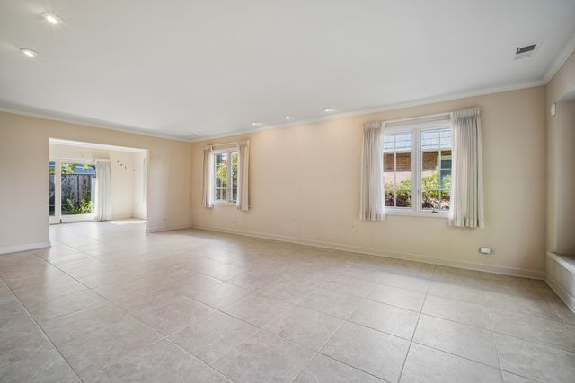 1466 Concorde Circle, Highland Park, IL 60035