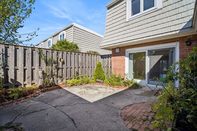 1466 Concorde Circle, Highland Park, IL 60035