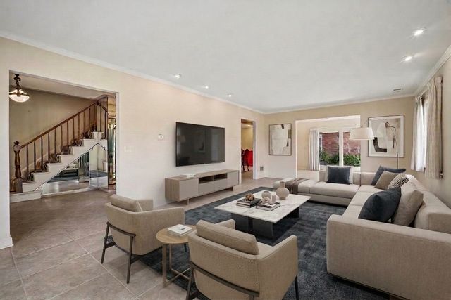 1466 Concorde Circle, Highland Park, IL 60035