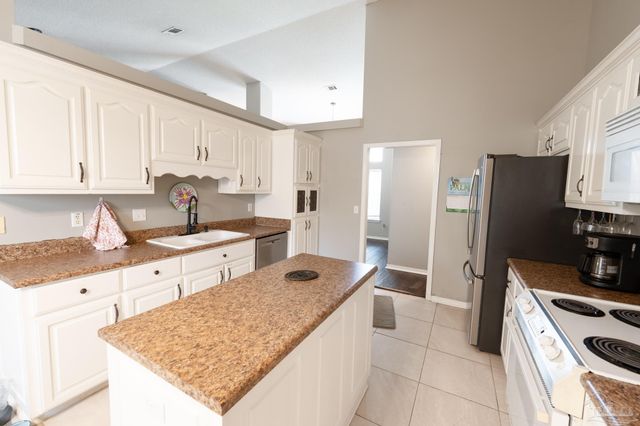 5565 Whispering Woods Dr, Pace, FL 32571