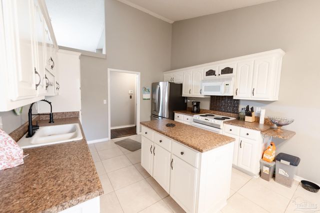 5565 Whispering Woods Dr, Pace, FL 32571