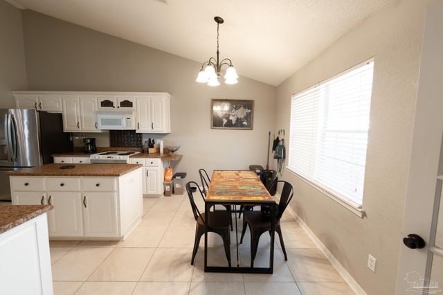 5565 Whispering Woods Dr, Pace, FL 32571