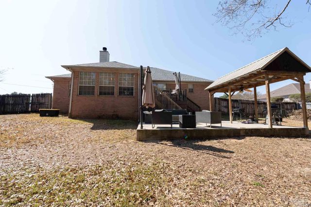 5565 Whispering Woods Dr, Pace, FL 32571