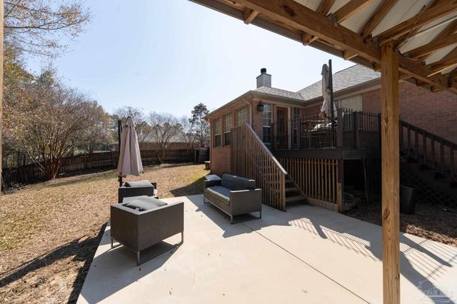 5565 Whispering Woods Dr, Pace, FL 32571