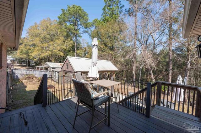 5565 Whispering Woods Dr, Pace, FL 32571