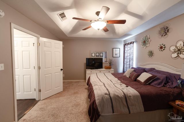 5565 Whispering Woods Dr, Pace, FL 32571