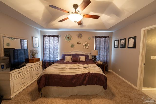 5565 Whispering Woods Dr, Pace, FL 32571