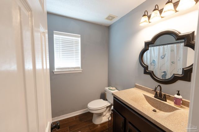 5565 Whispering Woods Dr, Pace, FL 32571