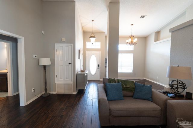 5565 Whispering Woods Dr, Pace, FL 32571