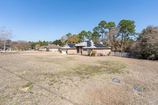 5565 Whispering Woods Dr, Pace, FL 32571