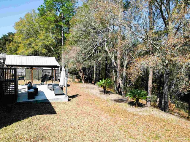 5565 Whispering Woods Dr, Pace, FL 32571