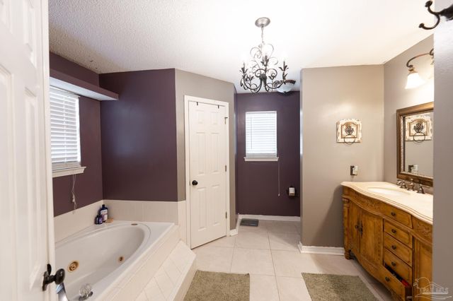 5565 Whispering Woods Dr, Pace, FL 32571