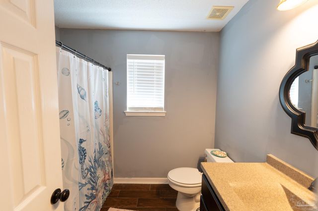 5565 Whispering Woods Dr, Pace, FL 32571