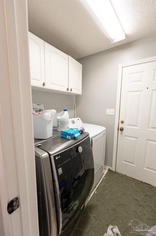 5565 Whispering Woods Dr, Pace, FL 32571